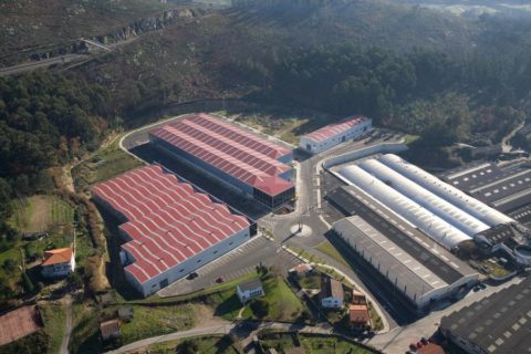 Vista aérea de polígono industrial en Padrón