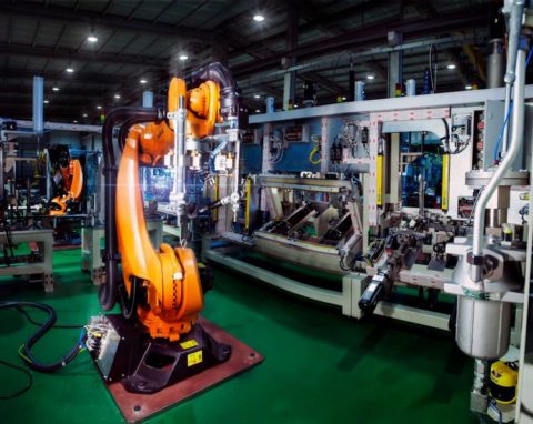 Robots y máquinas industriales